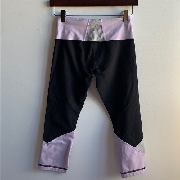 Lululemon Capri Pants Sz 4 Black and Light Purple - Picture 4 of 9